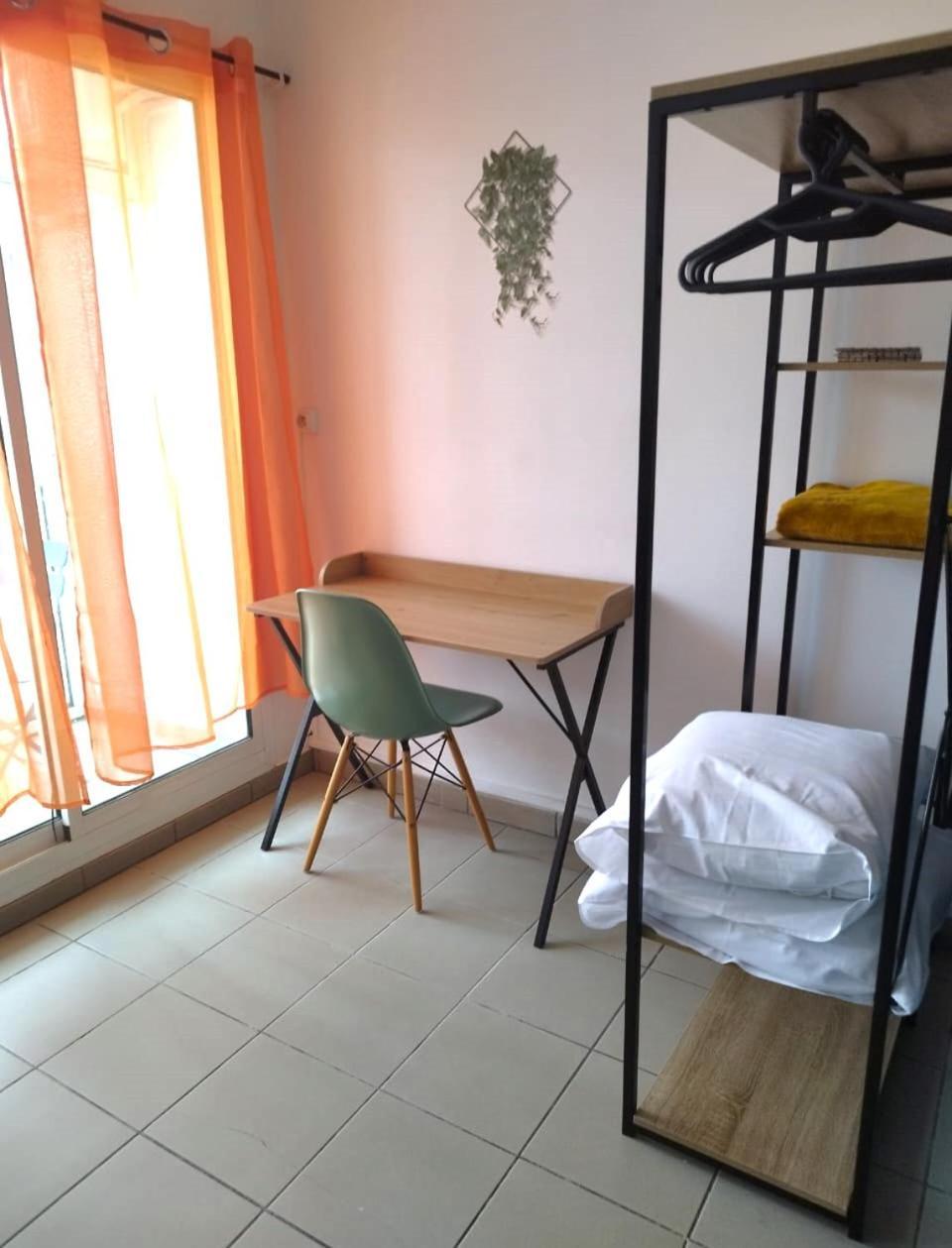 Comme Chez Soi - Studio Tout Equipe - By Sister Home Saint-Denis Esterno foto
