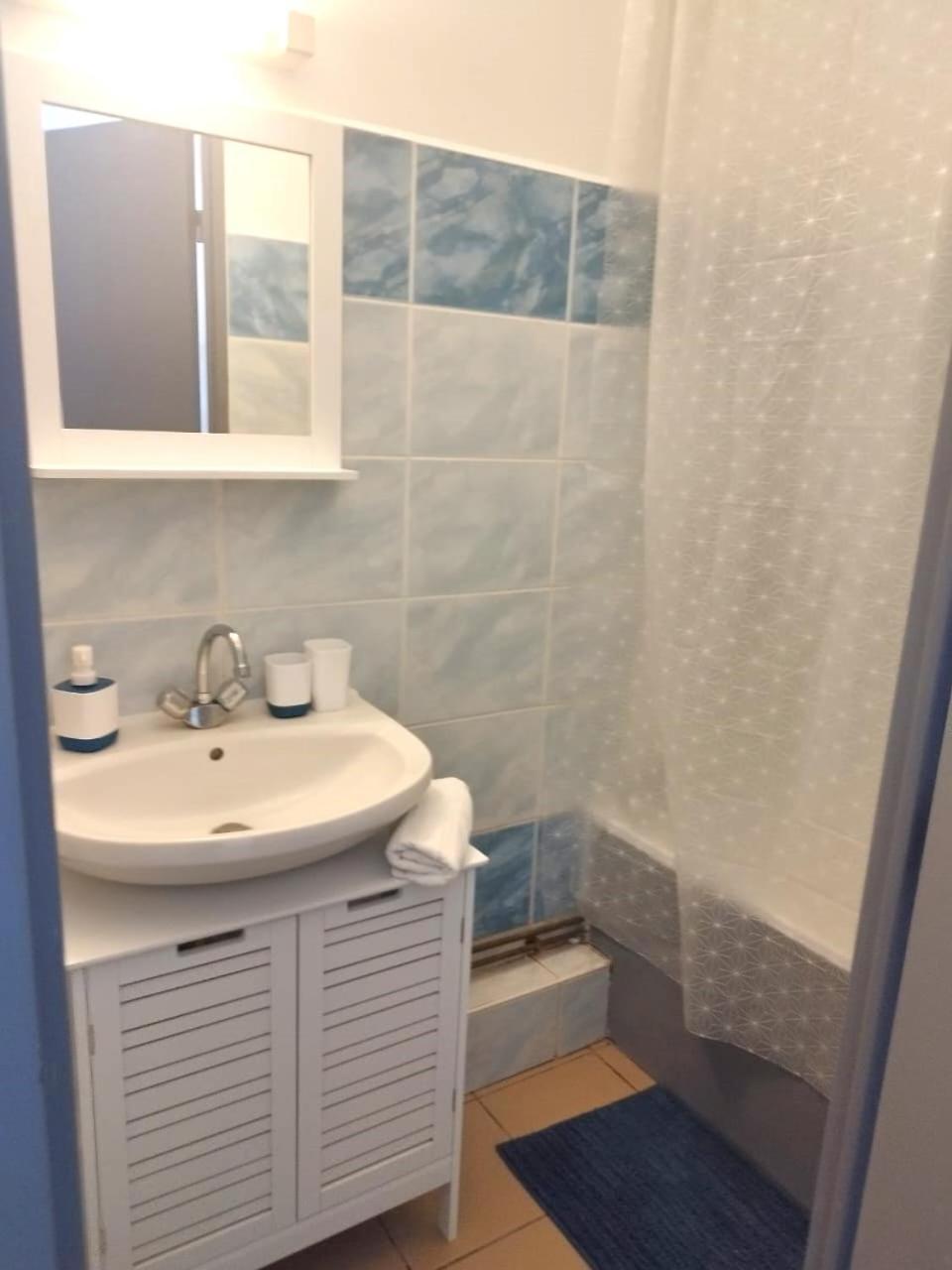 Comme Chez Soi - Studio Tout Equipe - By Sister Home Saint-Denis Esterno foto
